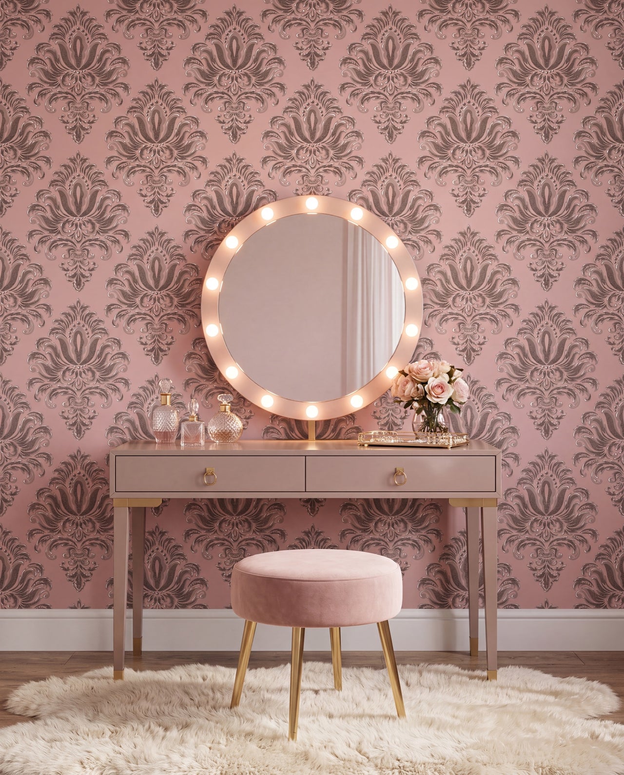 Papier peint damas rose Pompadour dans une coiffeuse/dressing glam, sur mesure Wonderwall Casablanca