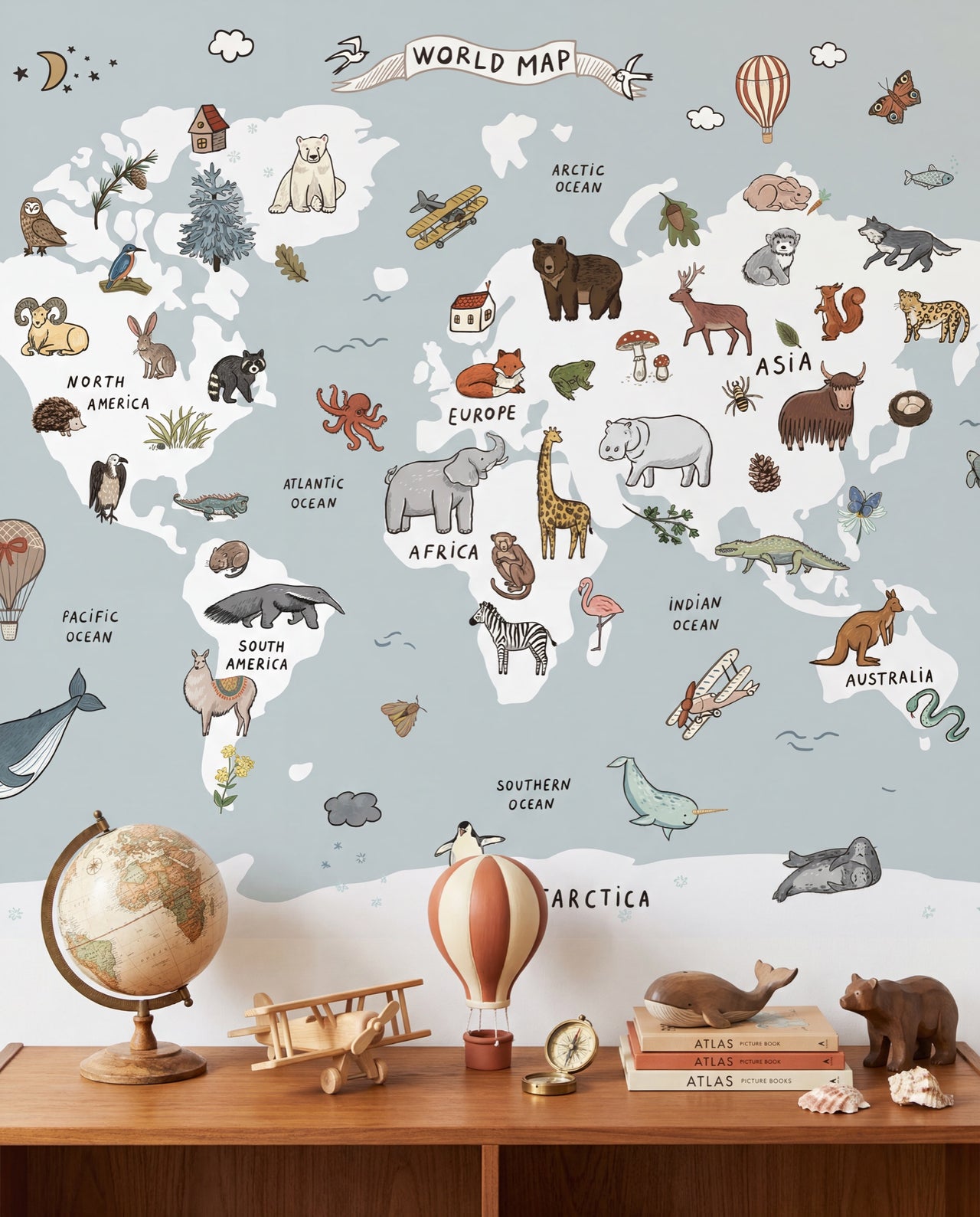 Détail du papier peint Les Explorateurs, animaux et océans dessinés à la main de la carte du monde, Wonderwall Casablanca