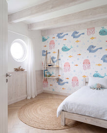 Papier peint enfant baleines Moby, baleines, dauphins et méduses pastel dans une chambre d'enfant bord de mer, Wonderwall Casablanca
