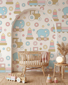 Papier peint bébé jouets vintage Bilboquet, éléphants à roulettes, trains et anneaux pastel dans une nursery bohème, Wonderwall Casablanca