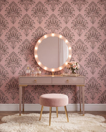 Papier peint damas rose Pompadour dans une coiffeuse/dressing glam, sur mesure Wonderwall Casablanca
