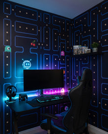 Fresque murale Maze dans un coin battlestation à écran ultrawide et clavier RGB : papier peint arcade néon sur mesure Wonderwall