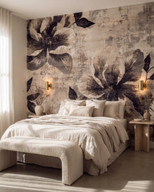 Papier peint panoramique magnolia Magnolia Patine, fresque florale charbon et bronze dans une chambre boutique-hôtel, Wonderwall Casablanca