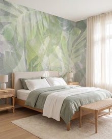 Fresque murale Sève dans une chambre en lin sauge avec chevets en rotin : papier peint panoramique botanique sur mesure Wonderwall