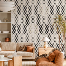 Papier peint géométrique hexagonal noir et blanc Honeycomb Harmony, Wonderwall Casablanca, vue 2
