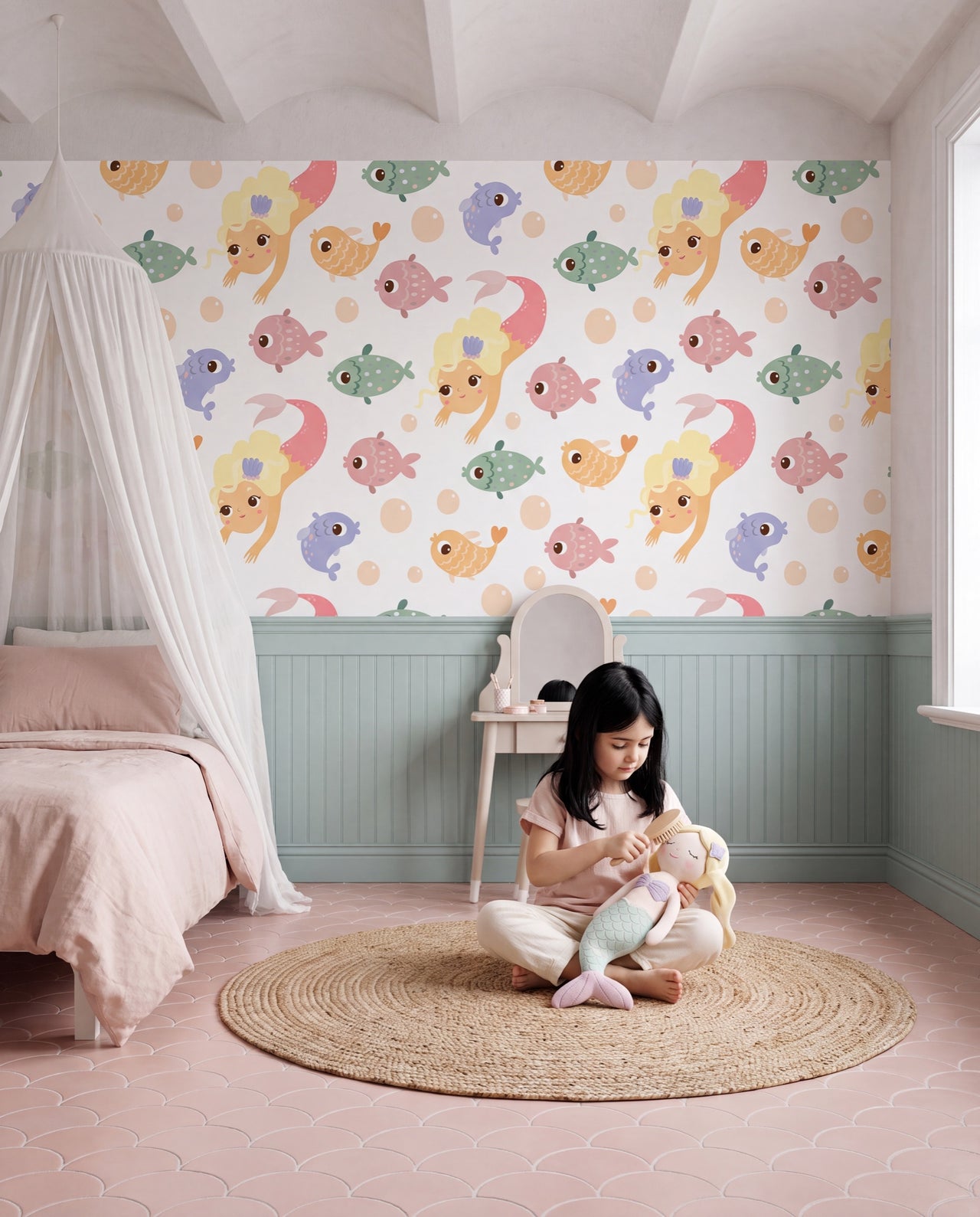 Papier peint enfant Mélusine, fillette qui brosse sa peluche sirène devant le mur pastel, Wonderwall Casablanca