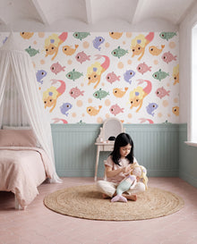 Papier peint enfant Mélusine, fillette qui brosse sa peluche sirène devant le mur pastel, Wonderwall Casablanca