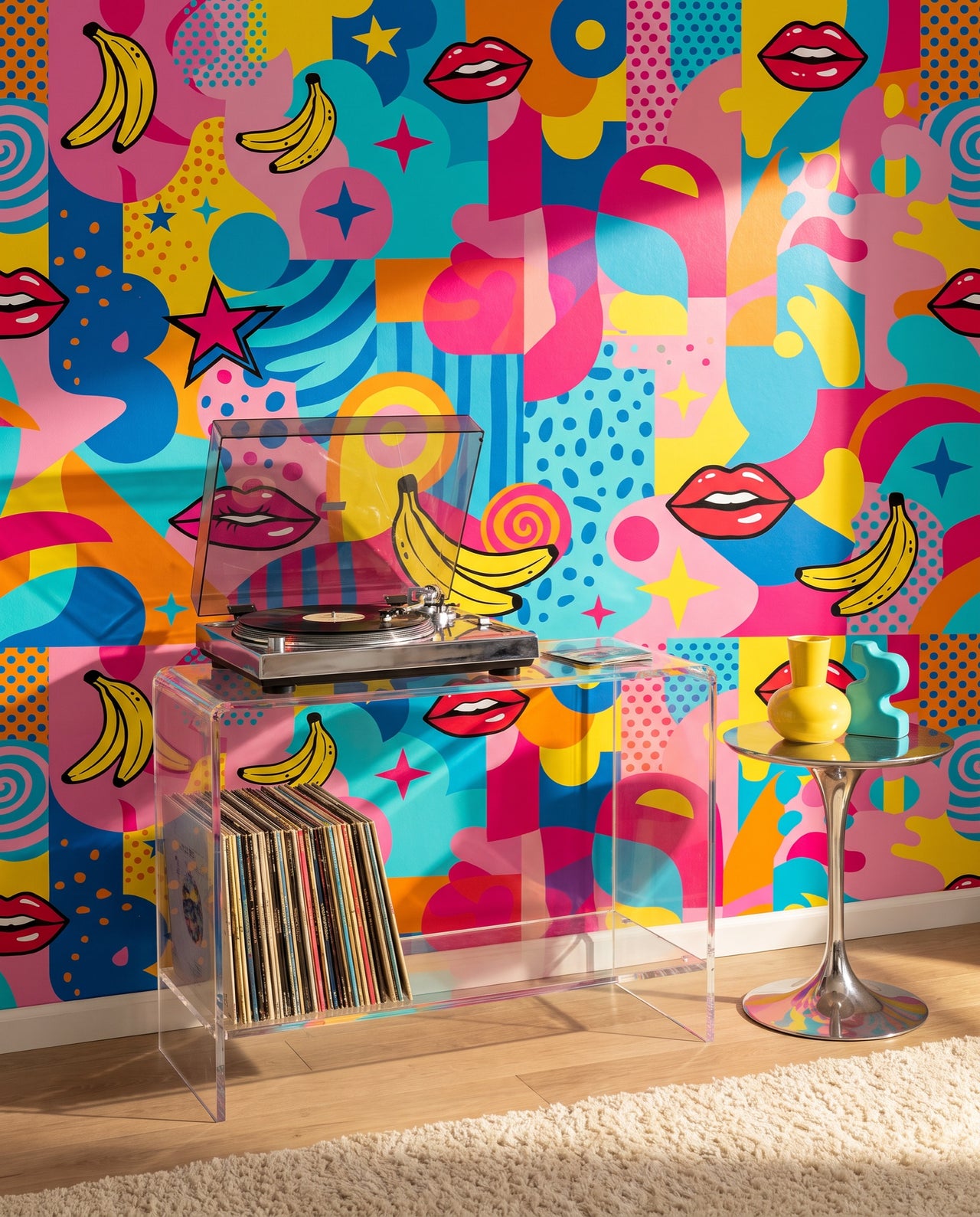 Fresque murale Candy en gros plan derrière une console en acrylique et une platine vinyle : papier peint pop art sur mesure Wonderwall